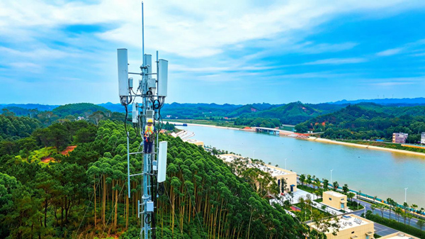 平陆运河沿线基站完成5G信号覆盖优化，确保通航即畅网。 刘雅思摄