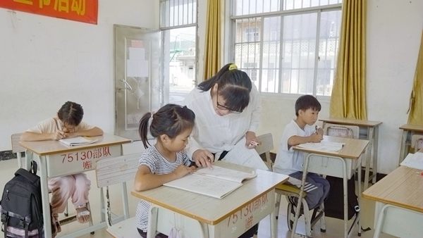 廖秋蘭正在給學生上課。陸宏夏攝