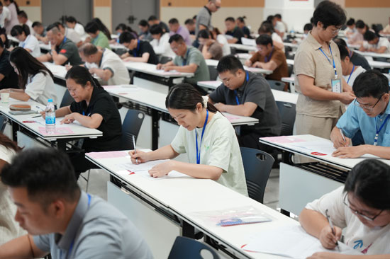 選手參加理論知識考試。張慶儀攝