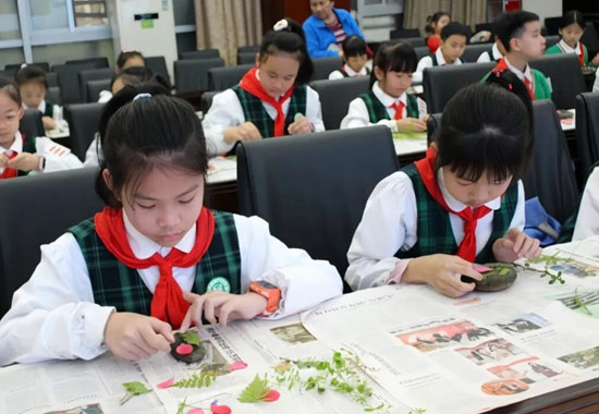 學生在動手創作活動中體悟工匠精神。柳州市濱江小學供圖