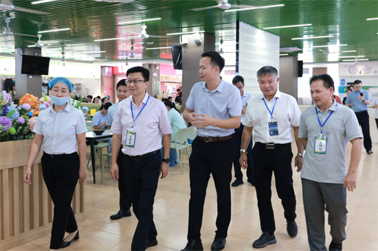 學校領導深入一線查看迎新工作准備情況