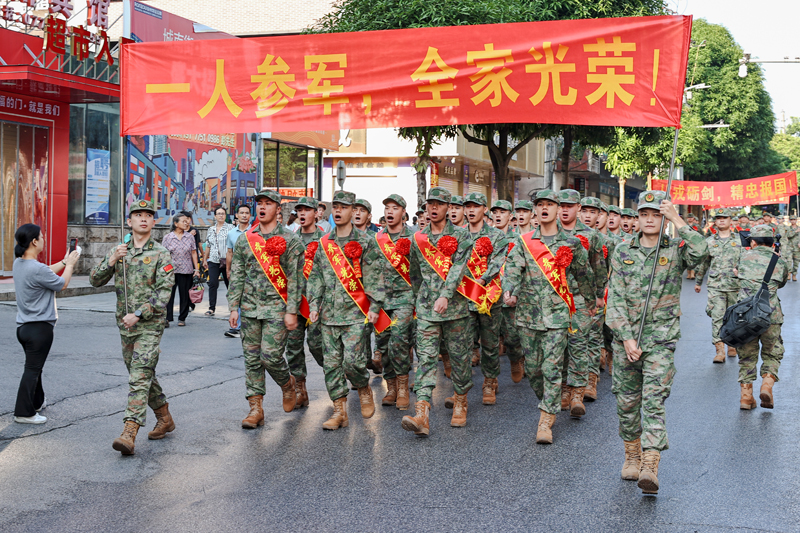 容縣2026年新兵歡送大會現場。楊天杭攝