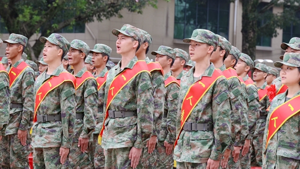 新兵即将启程。桂平市融媒体中心供图