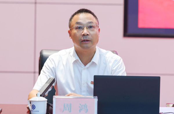 广西职业师范学院党委书记周鸿为2026级全体新生讲授“开学第一课”