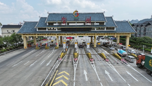 贺州收费站改造完成。
