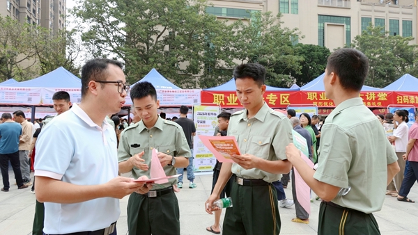 招聘会现场。桂平市融媒体中心供图