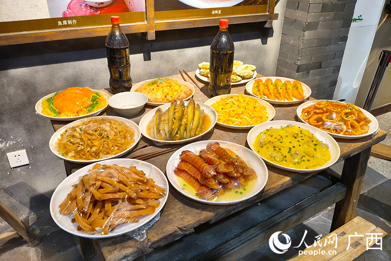 博物馆生动还原京族特色美食。人民网 刘璐瑶摄