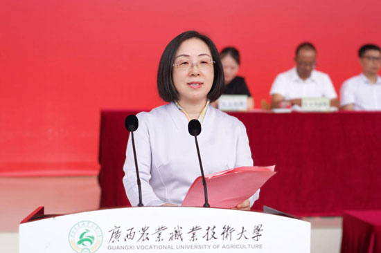 李向红校长给新生上“开学第一课”