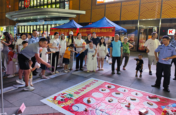 市民在游戲中學習反走私法律法規