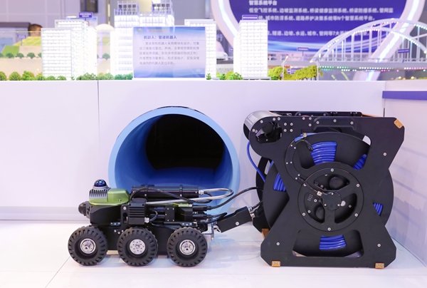 管道機器人。