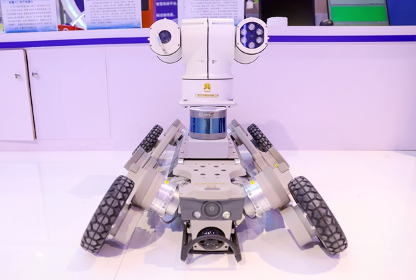 巡檢機器狗。