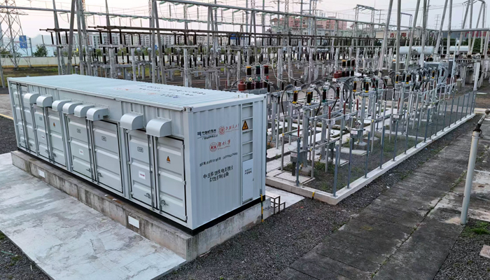 中壓多饋線電能質量柔性控制裝置試運行現場。李釗澤攝
