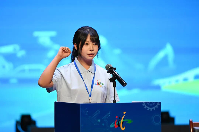 参赛选手代表宣誓。柳州二职校供图