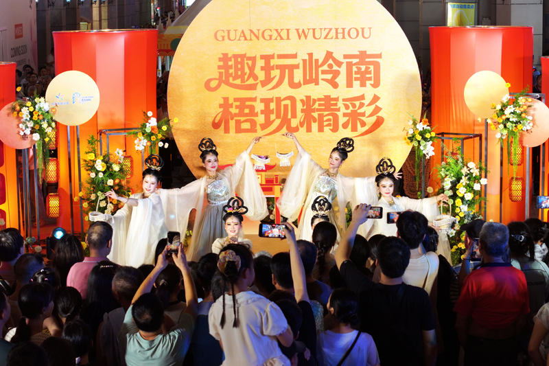 “悦动岭南”双节活力秀。潘绍珊摄