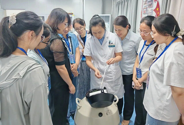 圖為現場觀摩實訓。醫院供圖