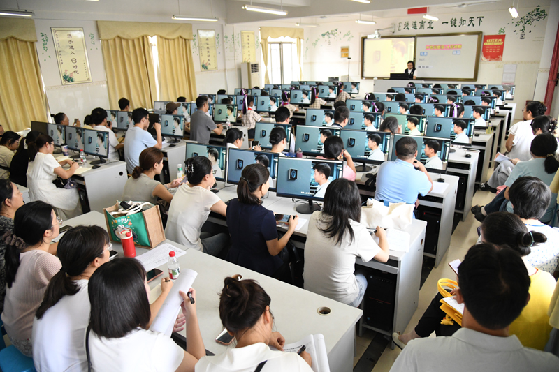 通識課活動現場。李錦鵬攝