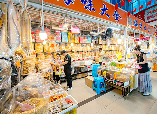 干海味市场一角。梁祝筐摄
