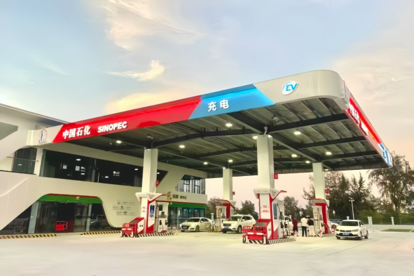 圖為中石化廣西公司“油電服”綜合加能站。中石化廣西公司供圖
