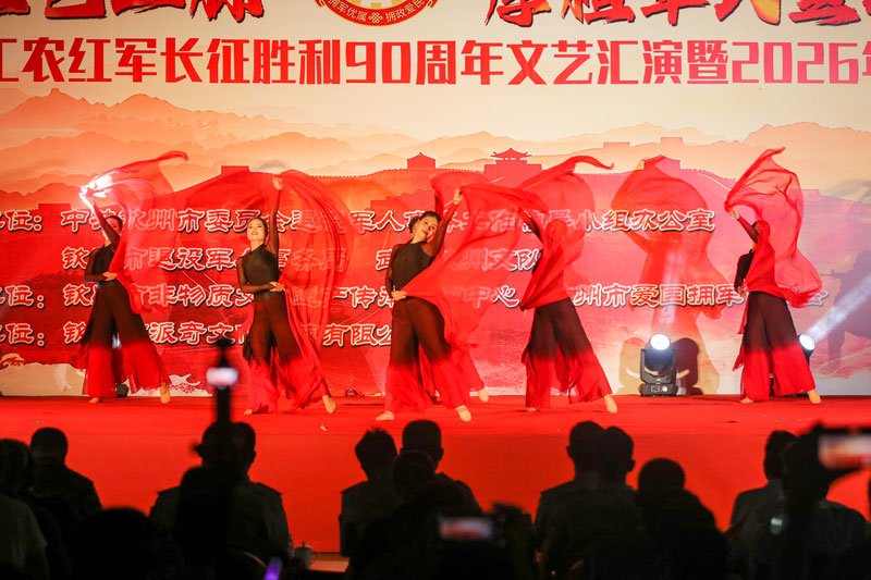 舞蹈《黨旗飄揚的方向》。代禮意攝
