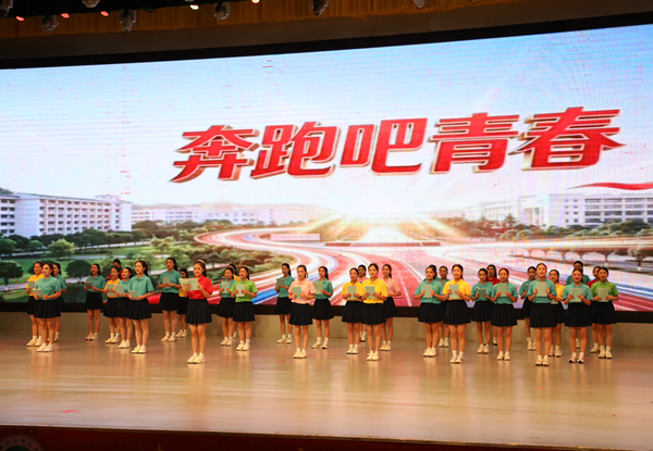 舞蹈《奔跑的青春》表演。来宾市委宣传部供图