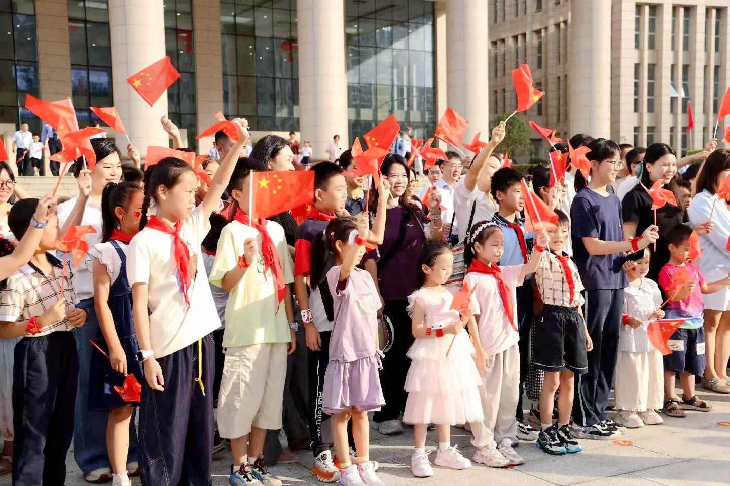 “警娃进警营”活动现场。广西公安厅供图