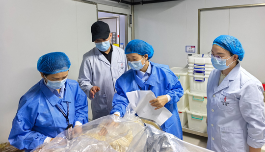 护航中秋食品安全 八步区严把月饼质量守护团圆味
