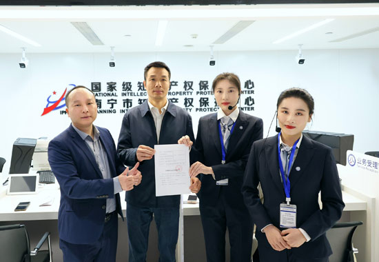 南宁市知识产权保护中心发出第一张《专利预审请求受理通知书》。何正君摄