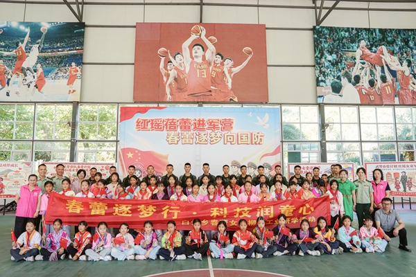 合影留念。張鐘權攝