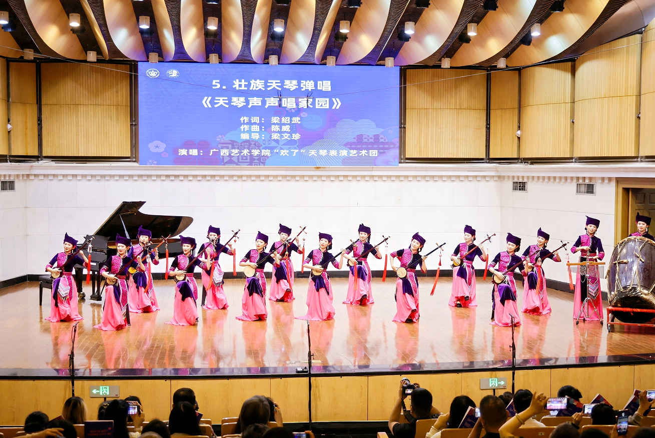 壯族天琴彈唱。主辦方供圖