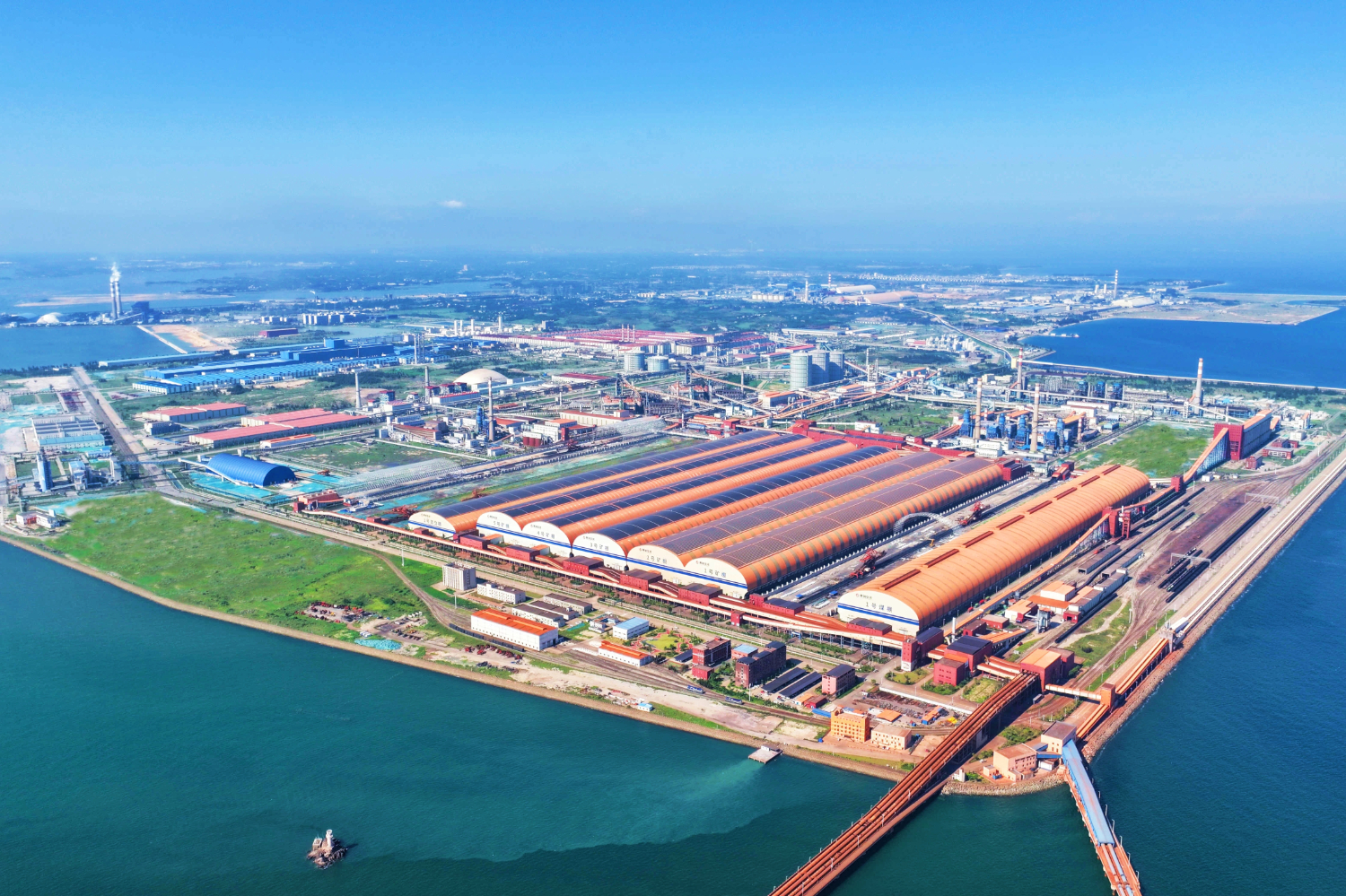 广西钢铁集团(柳钢防城港基地)。柳钢集团供图