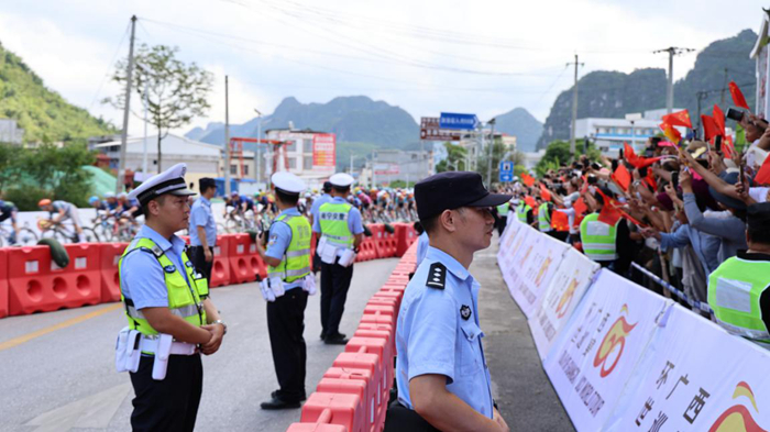 圖為民警輔警在安保現場