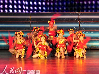 广西举办庆祝六一国际儿童节文艺演出