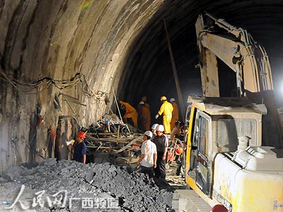 记者探访宾阳隧道坍塌事故救援现场