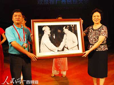 越南青年与广西民大各族青年同庆两国友好年