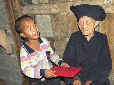 巴马125岁老寿星居中国十大寿星榜首