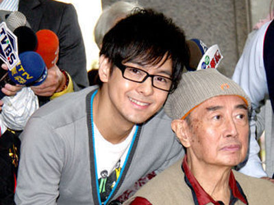 林志颖请假守护父亲做手术