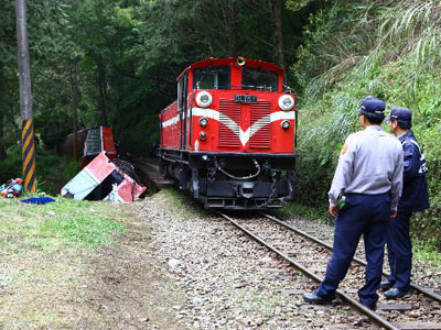台湾确认5名大陆游客在阿里山小火车翻车事故