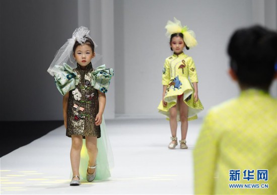 （社會）（1）2021春夏上海時裝周上演童裝秀