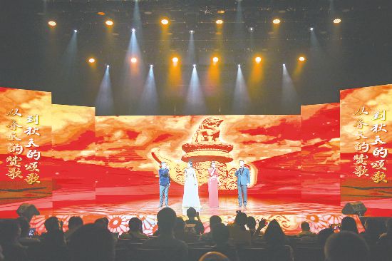 5月16日晚，青年艺术家在专场音乐会上演绎获得一等奖的作品《颂歌》。 本报记者黄红锦摄