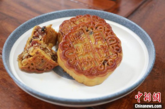图为螺蛳粉月饼。林馨 摄