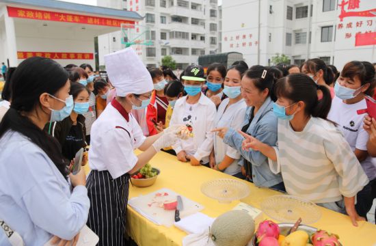 JJB竞技宝广西紧抓“六个一”推动“小家政”服务“大民生”(图1)