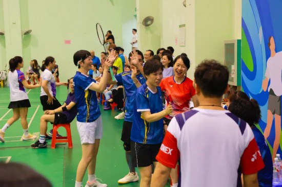 艾尚体育平台广西中医药大学第一附属医院羽毛球代表队喜获教职工羽毛球比赛第一名(图4)