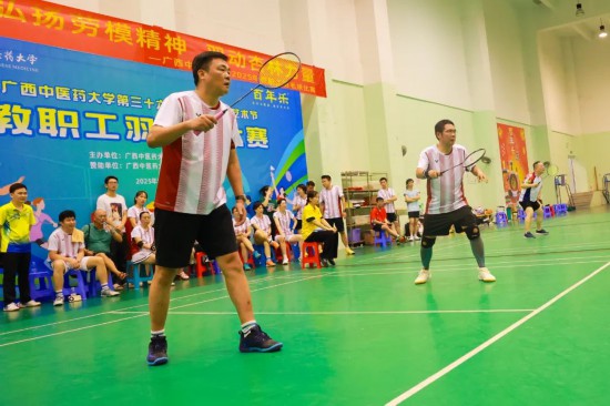 艾尚体育平台广西中医药大学第一附属医院羽毛球代表队喜获教职工羽毛球比赛第一名(图1)