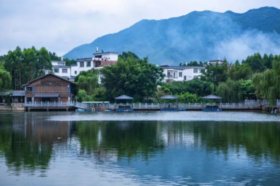 炭沖村風景美如畫。賀州文明網供圖