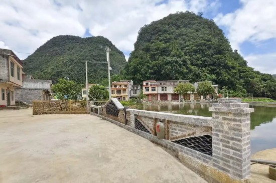 人居环境整治后的百岩屯风貌（资料图）